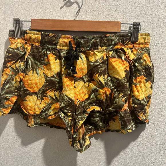 Victoria's Secret Women's Sleep Shorts Tropical Pineapple Design - Picture 1 of 3